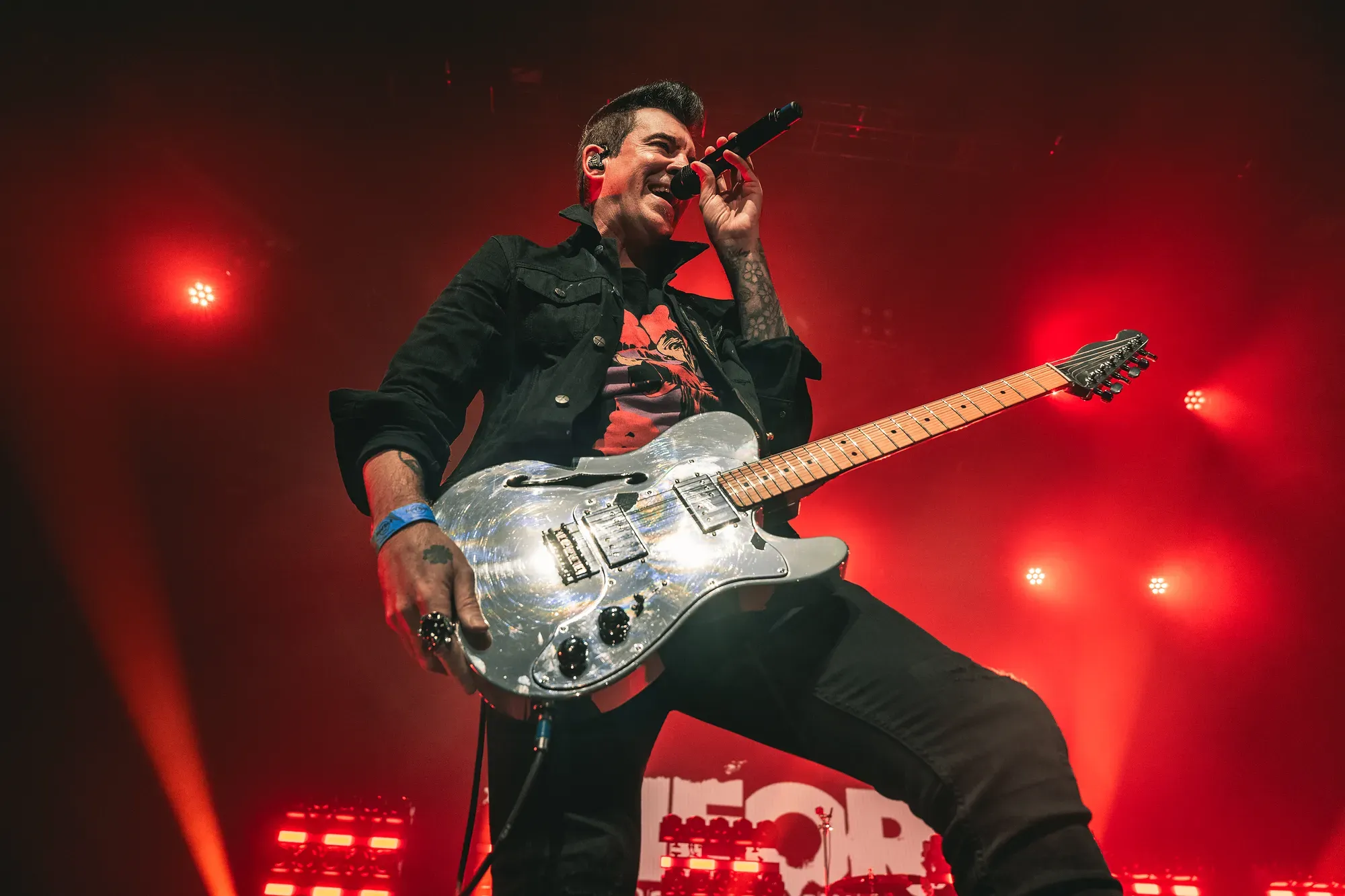 Theory of a Deadman & Sevendust — frame 03